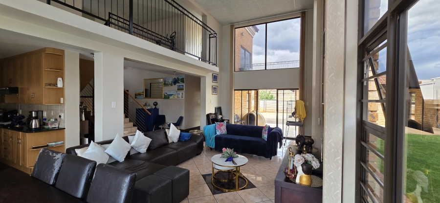 4 Bedroom Property for Sale in Roylglen Gardens Northern Cape